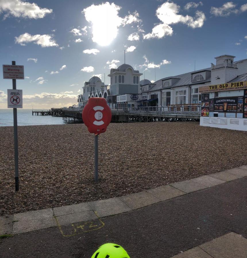 Ann Apartments Opposite The Pier With Sea View Portsmouth Eksteriør billede